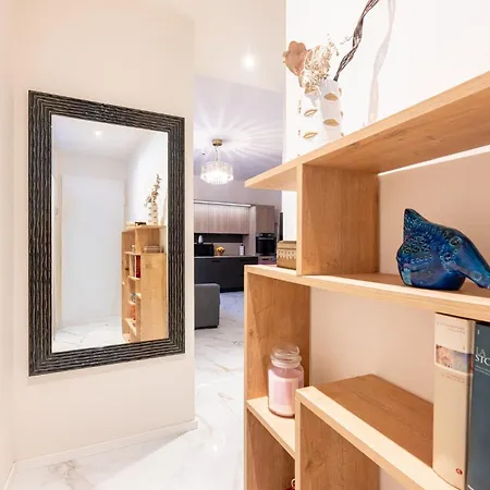 Guesthost - Piazza Garibaldi Lovely Flat Apartman Parma