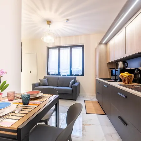 Guesthost - Piazza Garibaldi Lovely Flat Apartman Parma