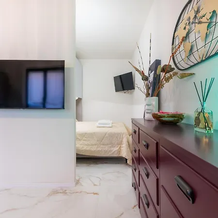 Apartman Guesthost - Piazza Garibaldi Lovely Flat *