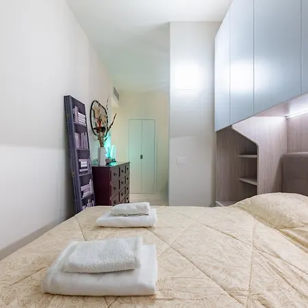 Guesthost - Piazza Garibaldi Lovely Flat *