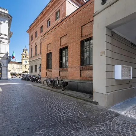 Guesthost - Piazza Garibaldi Lovely Flat Apartman *